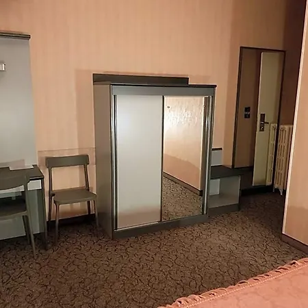 Ada Hotel 2*